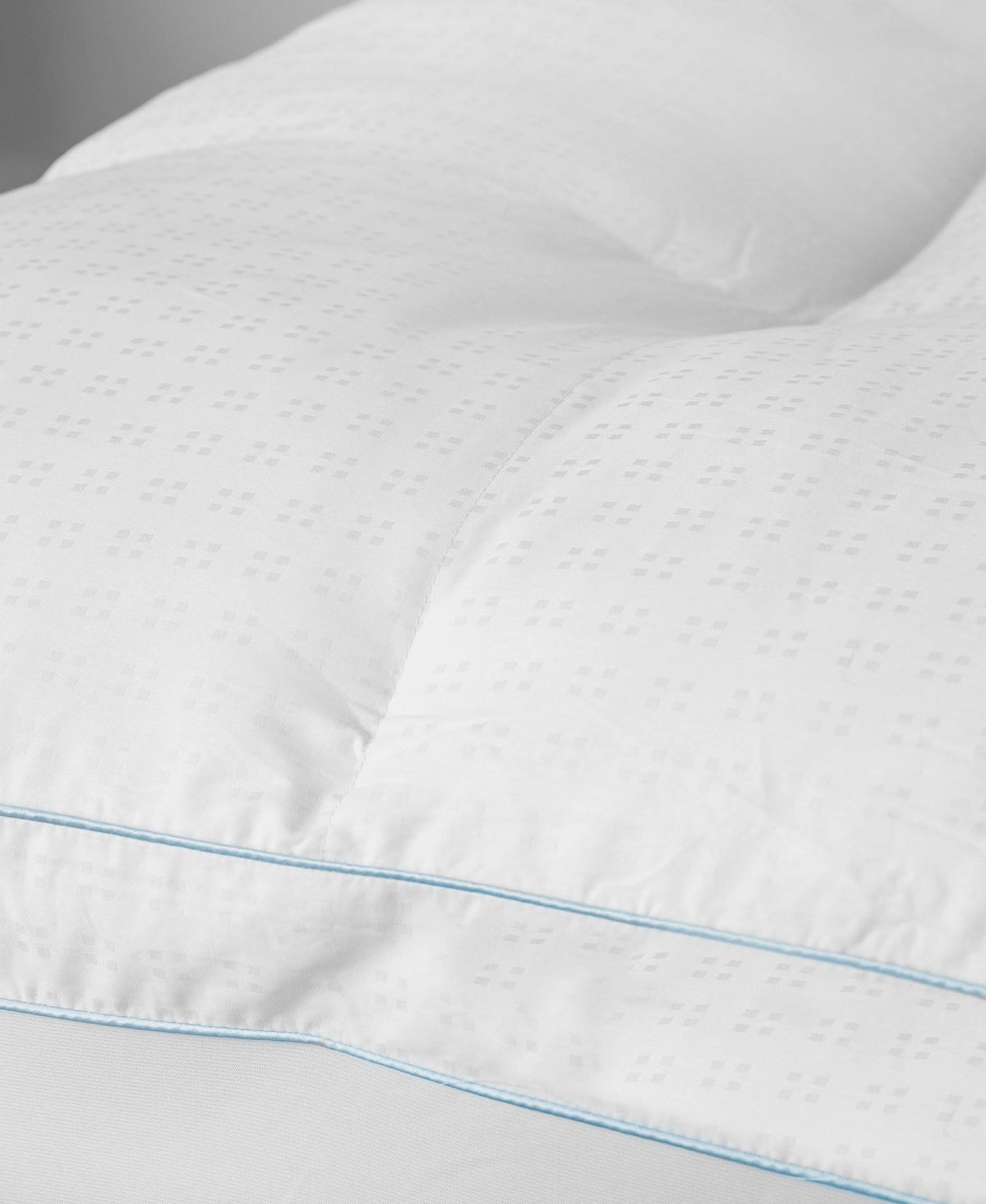 White Full Fiberbed with Cooling Gel Beads P50081