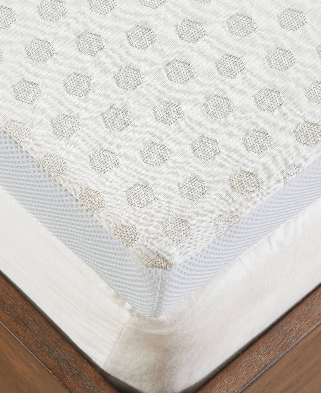 King Size Gel Memory Foam Mattress Topper with Cooling Cover W597812