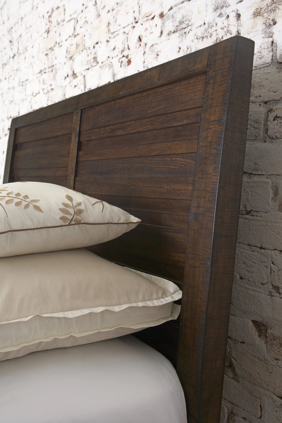 Queen Bed with Dresser, Mirror, Nightstand in Espresso K91932