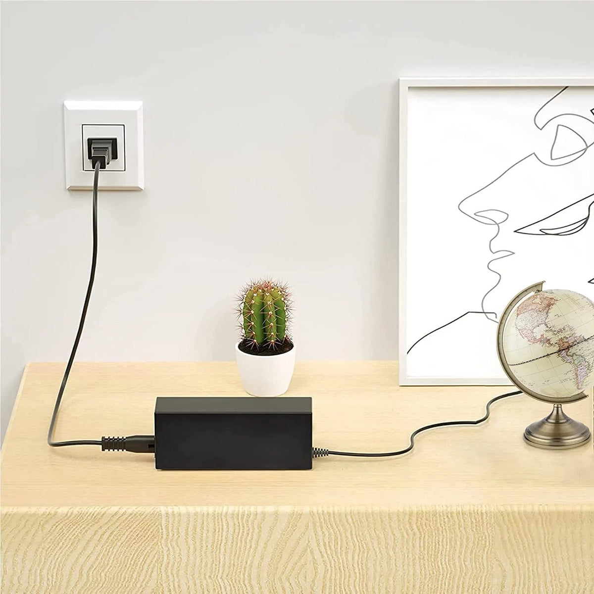 AC / DC Adapter with 4.5mm Plug Tip Y9181