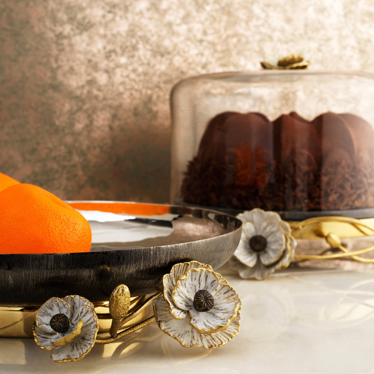 Cake Stand with Dome A566307