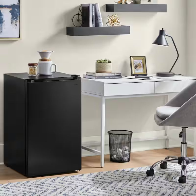 Mini Refrigerator in Black F67561
