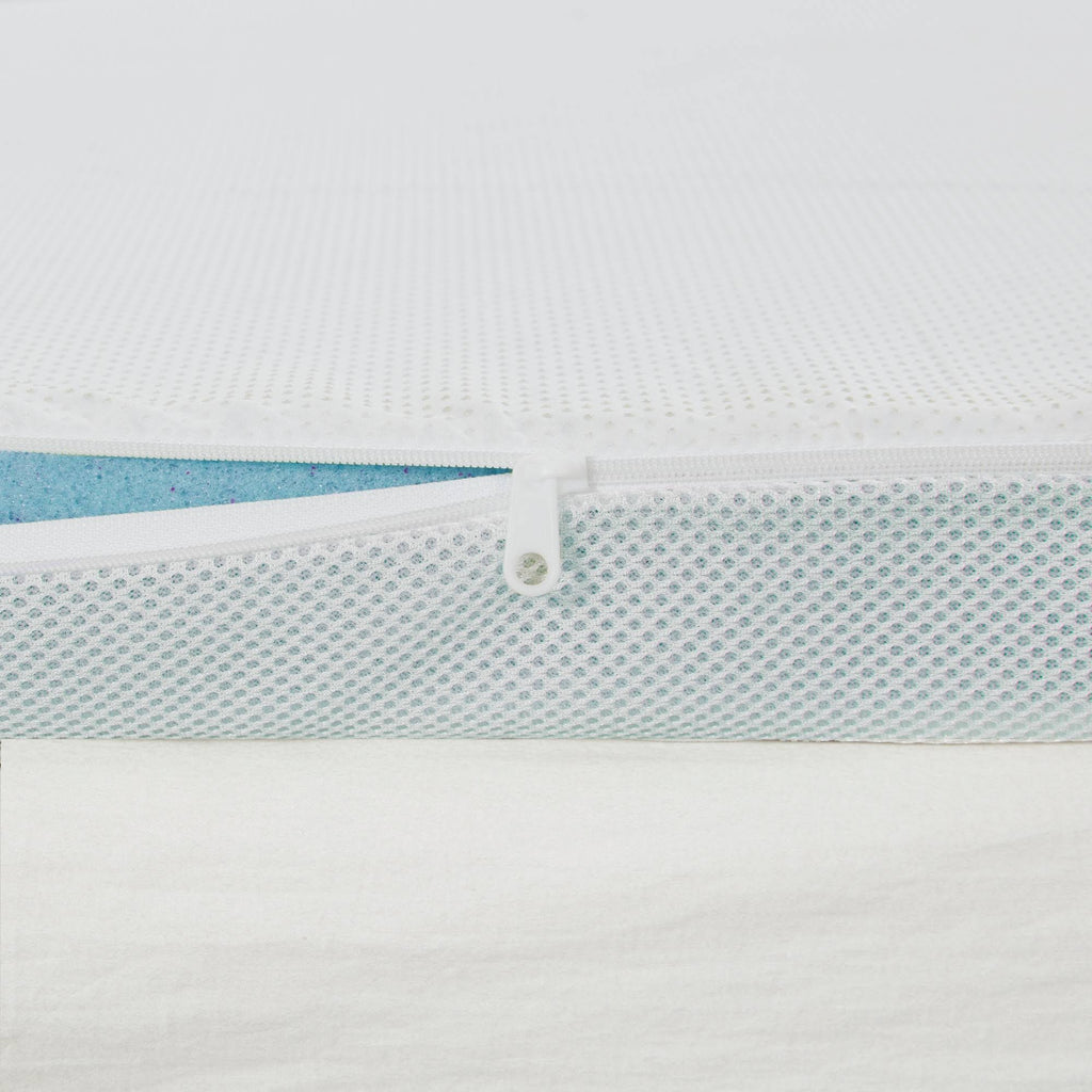 King Size Gel Memory Foam Mattress Topper with Cooling Cover W597812