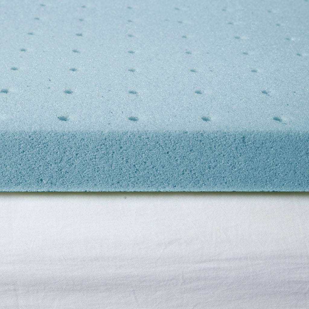 King Size Gel Memory Foam Mattress Topper with Cooling Cover W597812