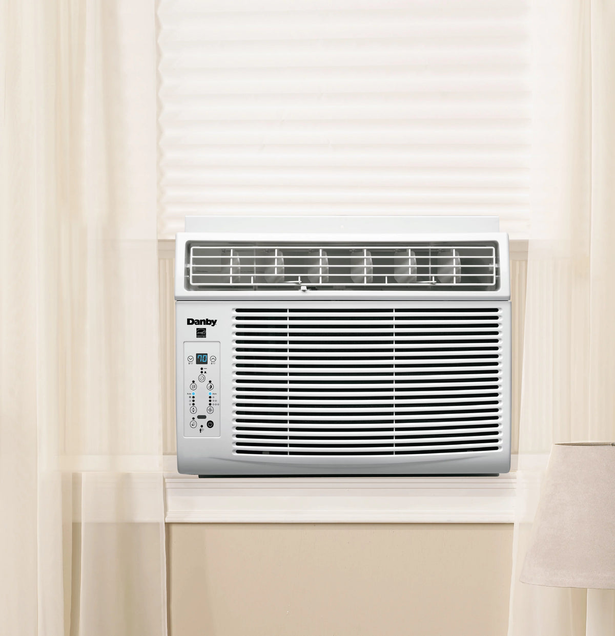 6,000 BTUs Window Air Conditioner with LED Display and Remote Control C922