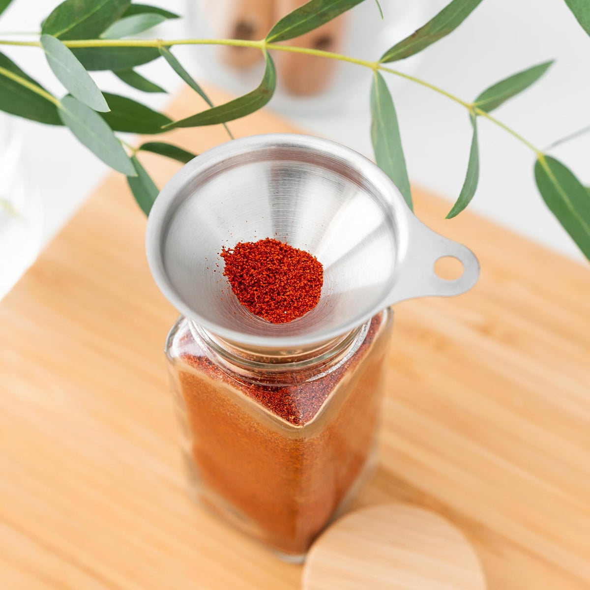 24 Glass Spice Jars with Bamboo Lids and Labels Y6229